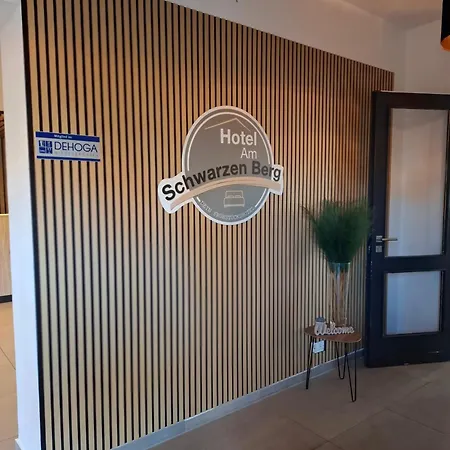 Am Schwarzen Berg 酒店 施塔德